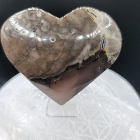 UV Reactive Agate Heart Specimen, 94G - Picture 3 of 4